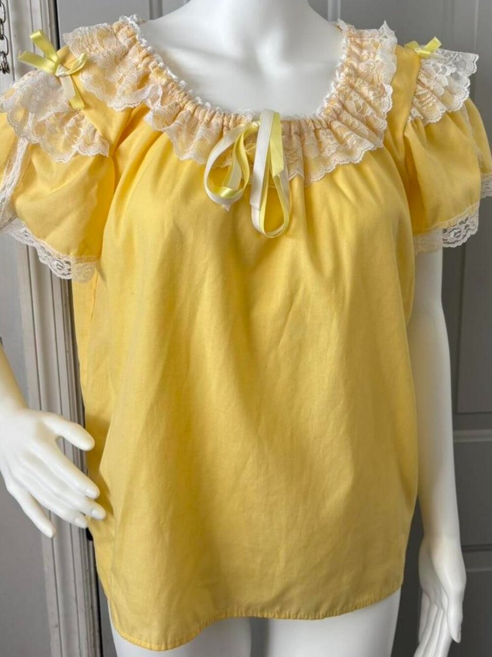 Vintage 80’s yellow lace babydoll top with ribbon